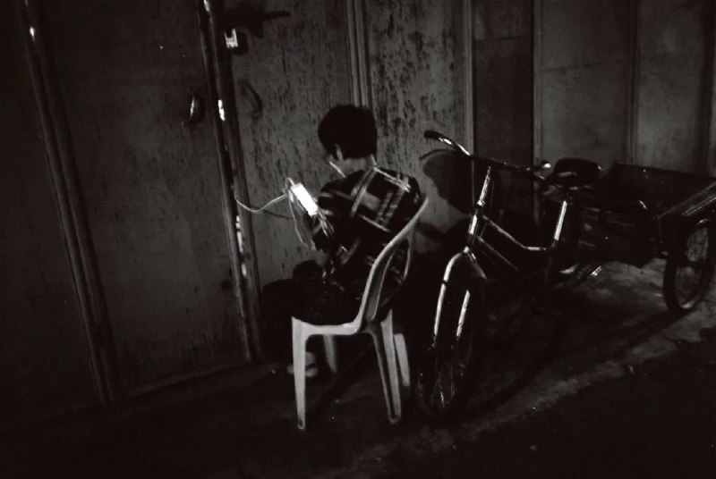 ㅤ▎南希·贝姆：《数字时代的个人关系：新的形式》（2010）...人们在面对写作和出版时可能会不知所措，但与我们面对坍缩时空的巨大力量时的不知所措相比，前者是微不足道的