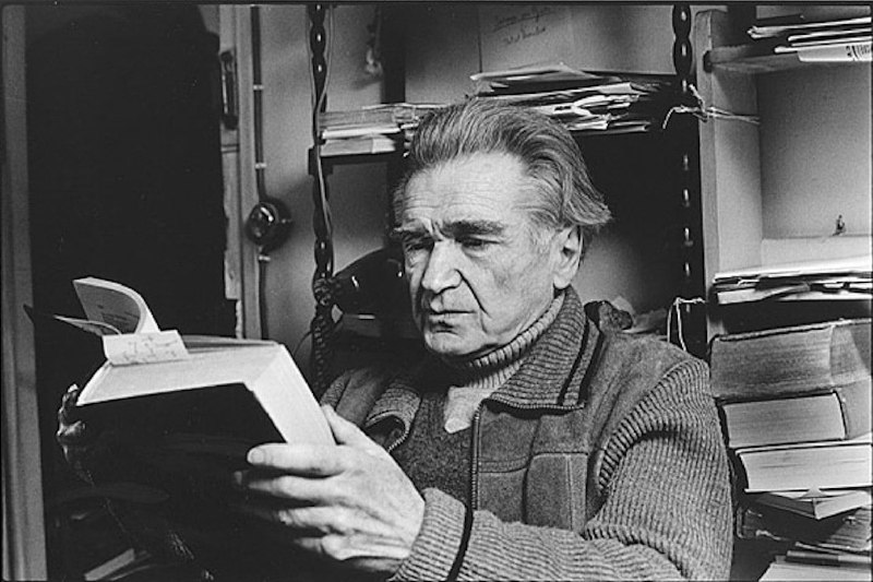 ㅤ▎狂热之谱系任何一种想法就其本身来讲都是中立的，或者说应该如此；然而人会令想法活起来，在它身上投射自身的火焰与狂想；于是想法不再纯洁，化作了信仰，也便切入了时间，变成了事件；从逻辑到癫狂的演进于是在所难免……就这样，诞生了意识形态、教义与血腥的玩笑